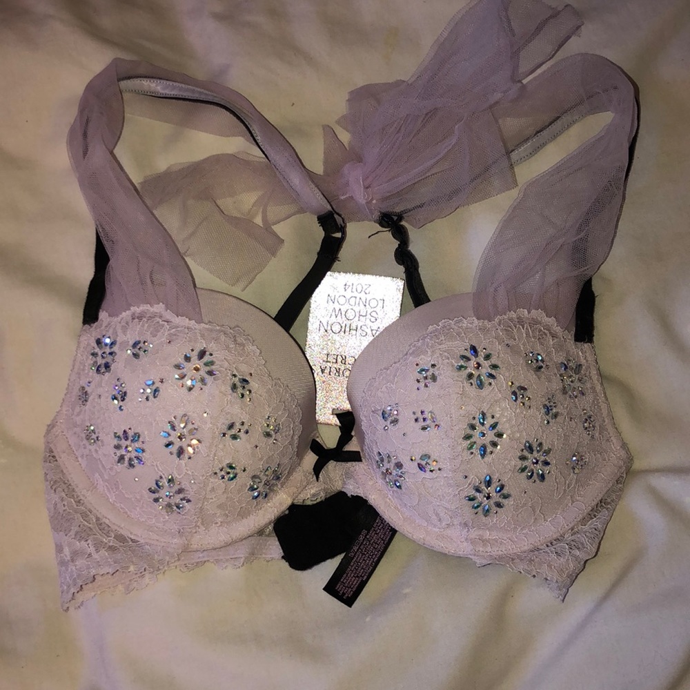 NWT 32C Victoria’s Secret fashion show bra